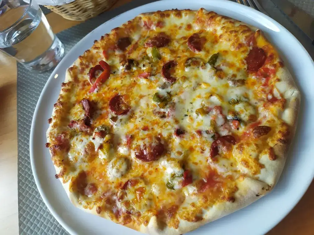 Adrien Losay_La Piazza_Bégard_review