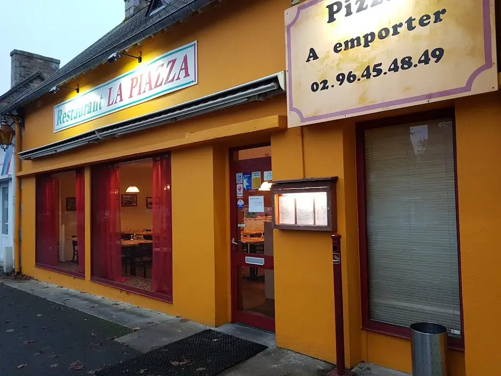 La Piazza restaurant in Bégard