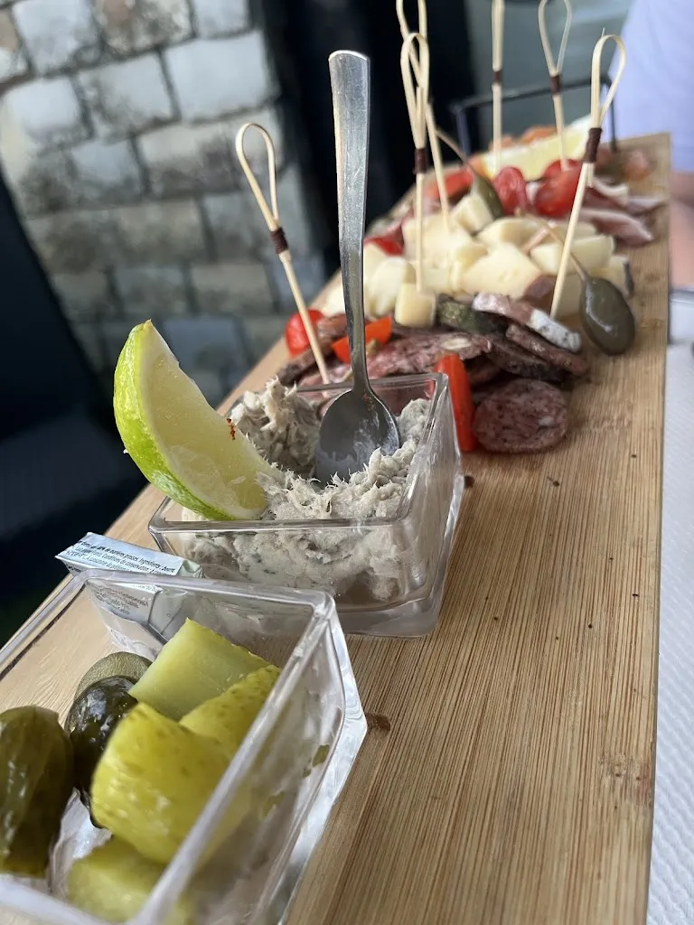 Clemence Bescher_La Grande Cale_Arzon_review