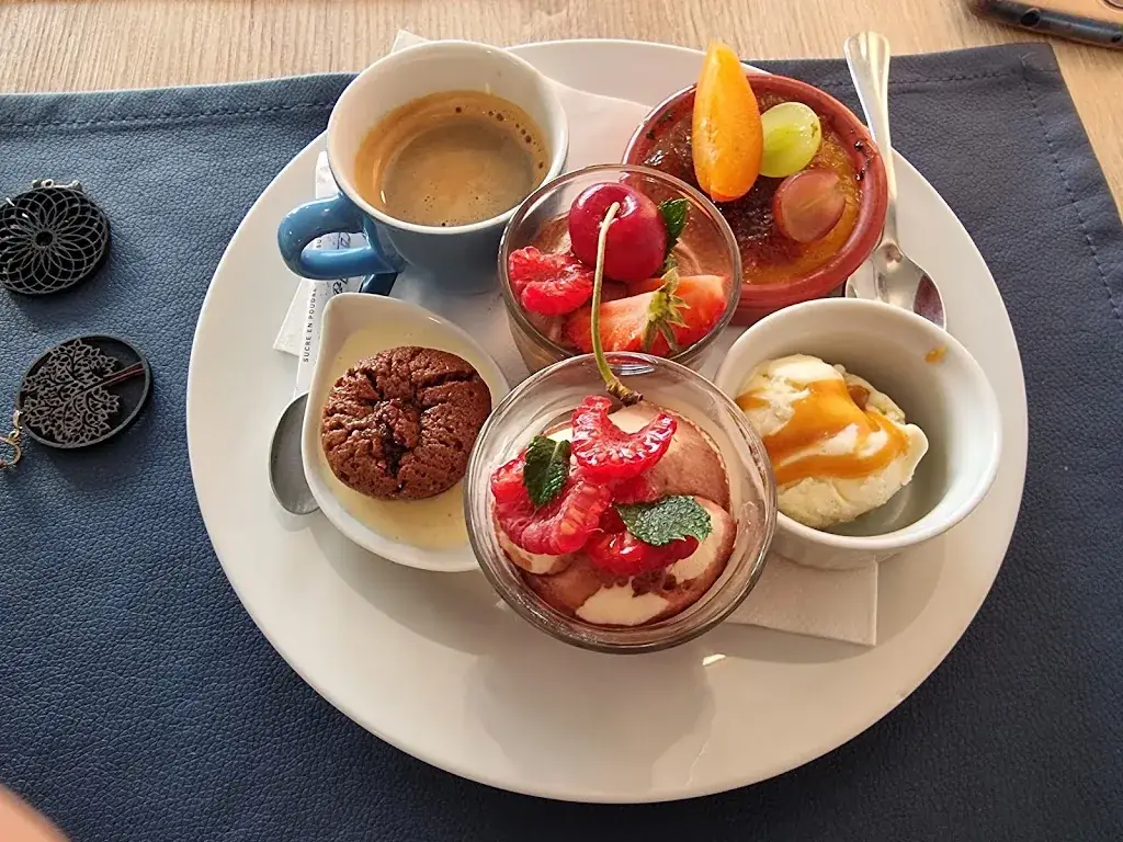 Elena Usova-Akula_Restaurant Le Marin_Arzon_review