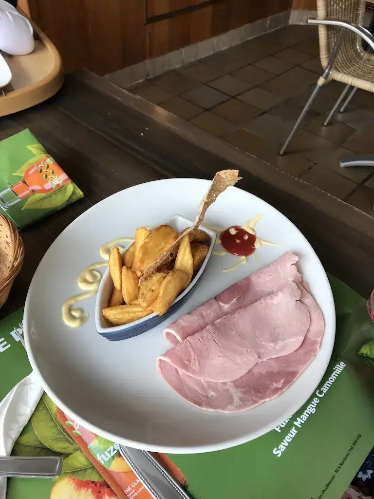 Michael Korchagin_Bar de la Plage_Arzon_recensione