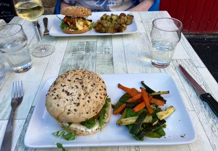 Jimmy Losty_CHEZ TONTON_Audierne_review