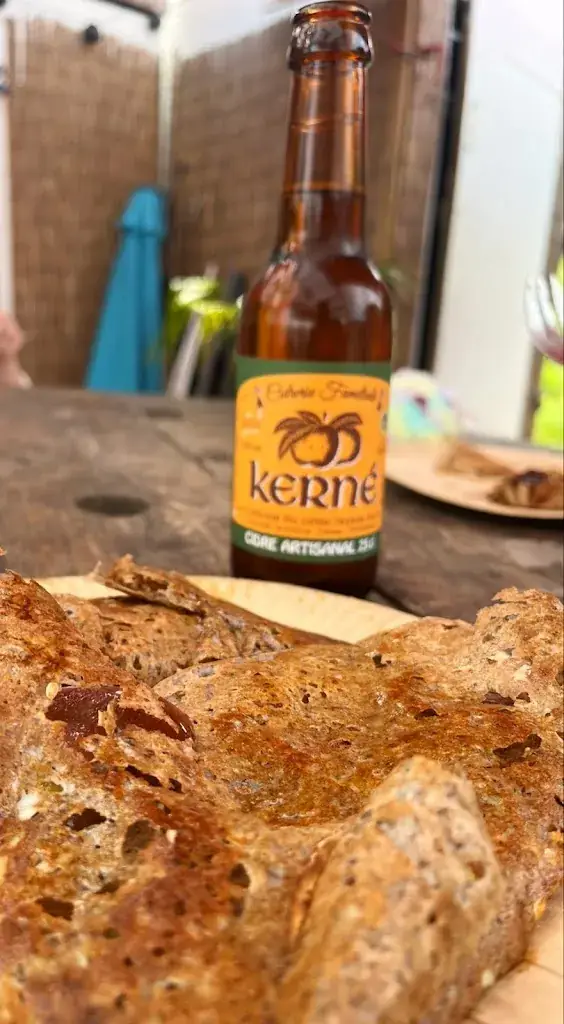 Paudge Gibson_La Caravane bleue_Audierne_review