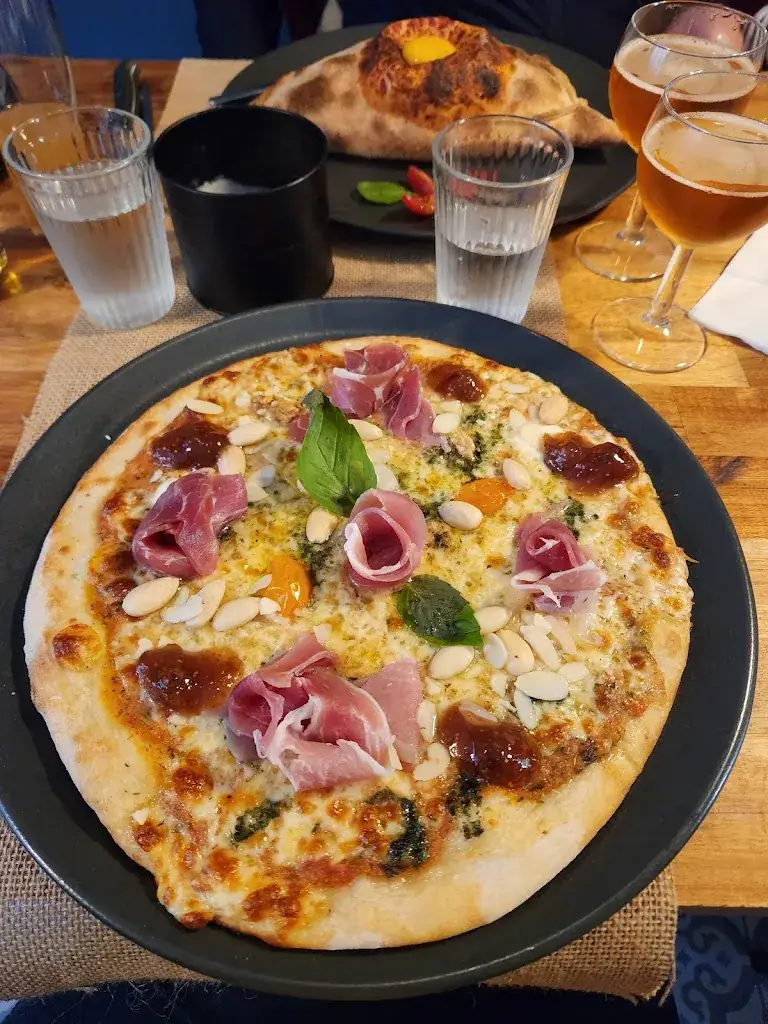 Ruth Stephenson_Le Petit 6_Audierne_review