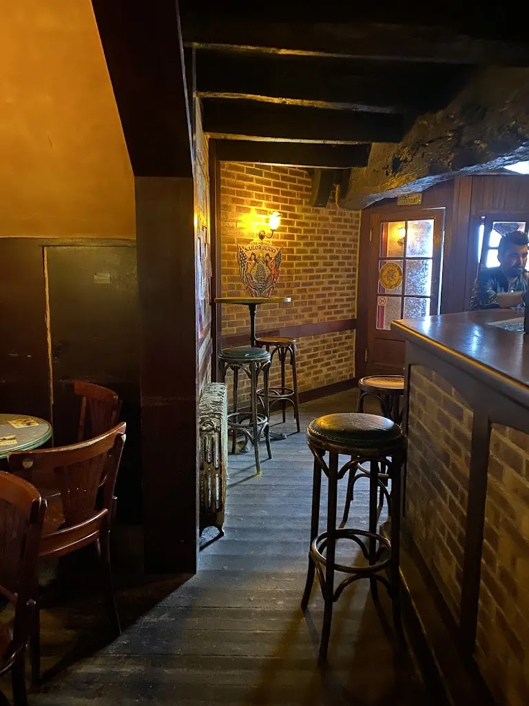 Laura THIERRY_L'escale_Audierne_review