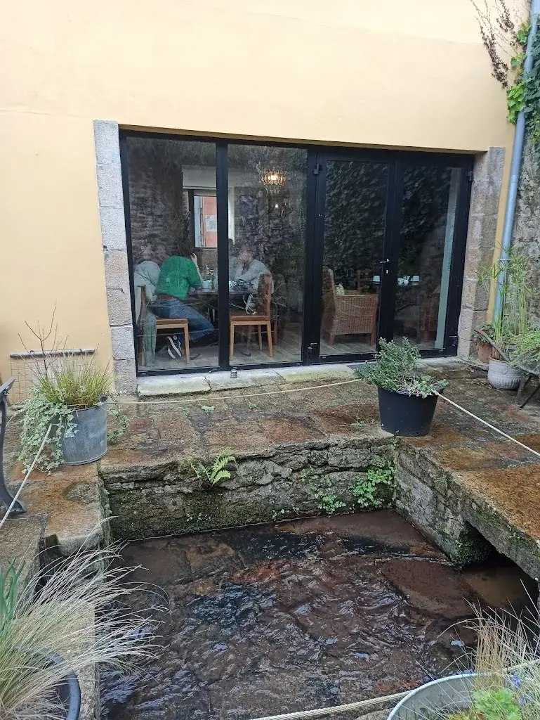 Marion Charlès_La Quincaillerie_Audierne_recensione