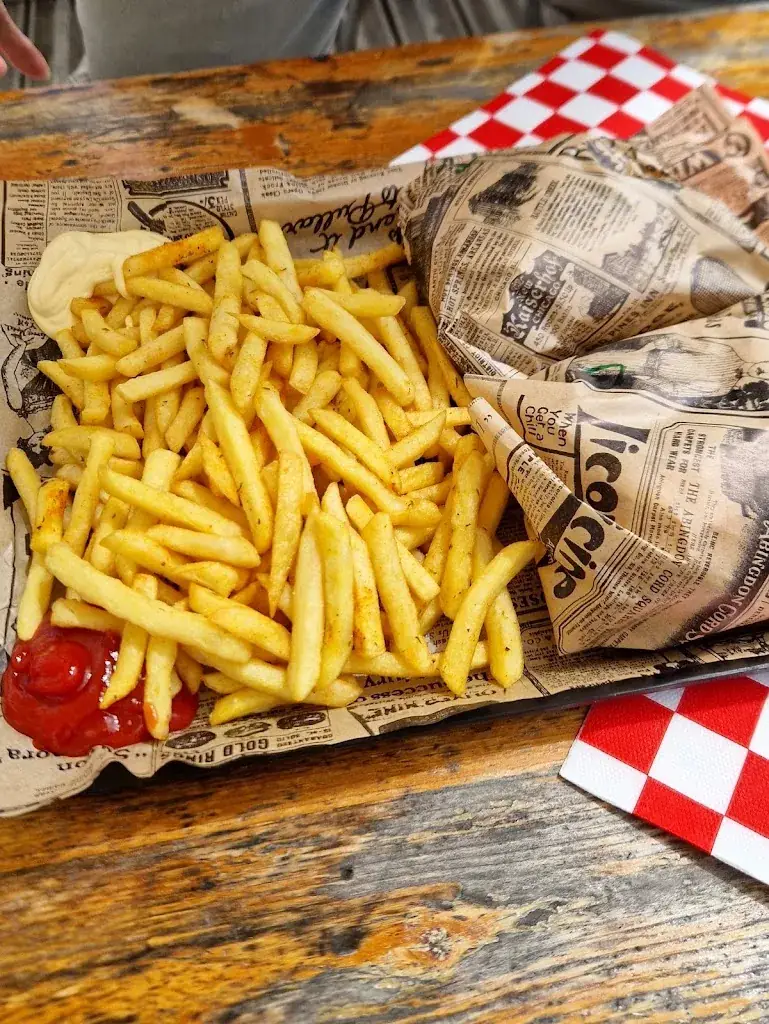 D Pichlmeier_LA BARAK_Audierne_review