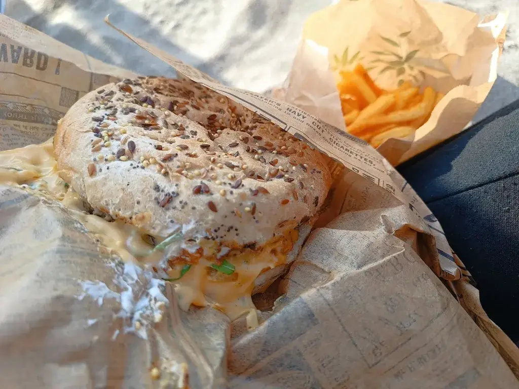 Coline Leon_LA BARAK_Audierne_review