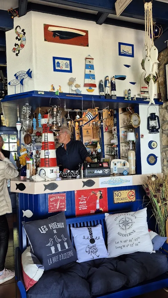 Elena LASCARIS_LE NEPTUNE_Audierne_recensione