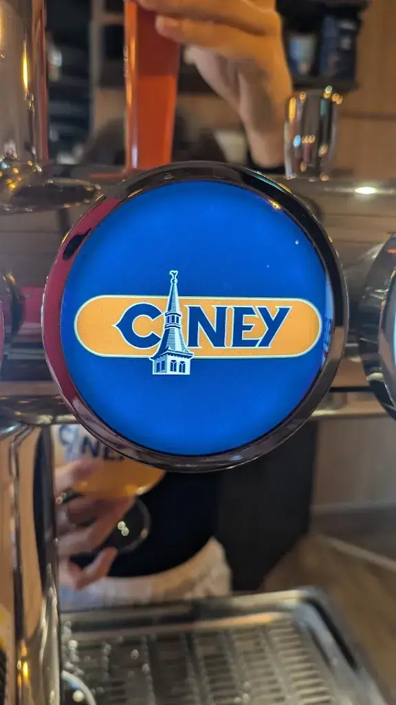 Keith Henderson_Quai 13_Audierne_review