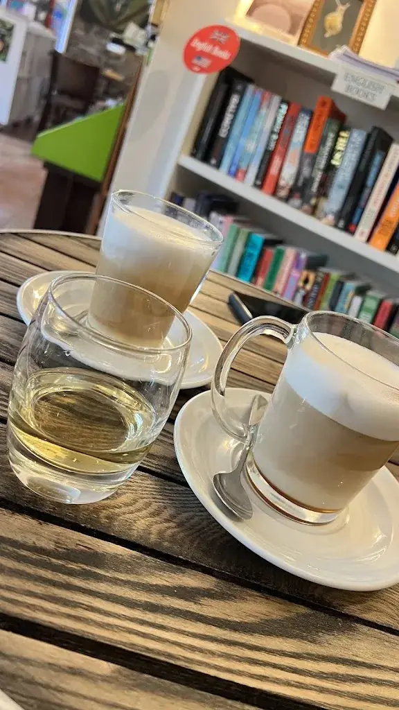 Angie Hsu_l'Autre Rive librairie-café_Berrien_review