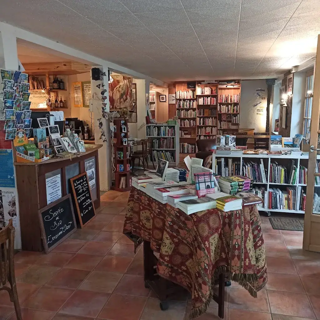 l'Autre Rive librairie-café_Berrien_slider_image_3