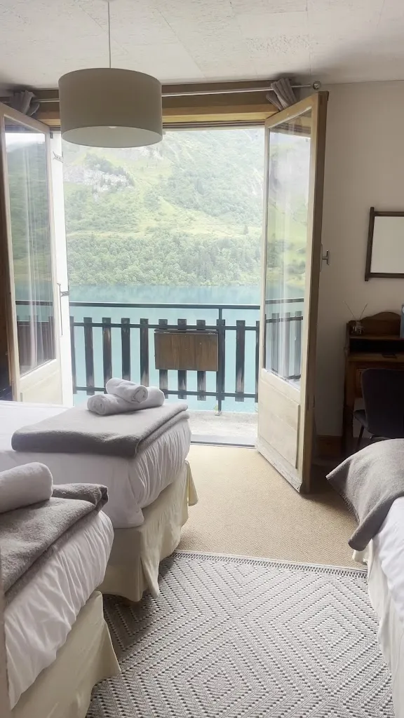 Suzy Ariel_Le Chalet de Roselend - Hôtel - Restaurant_Beaufort_review