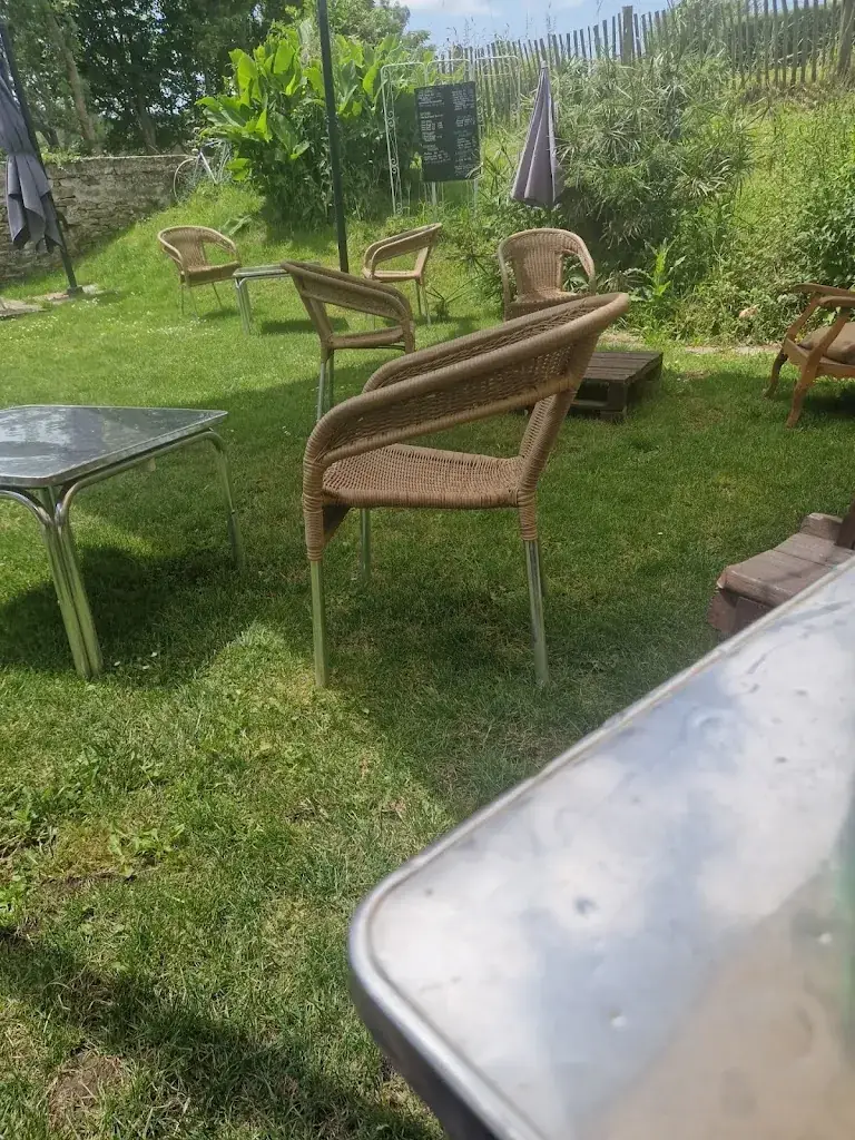 Peter Alford_Le Zinc Lucie sur le quai_Pont-Croix_review