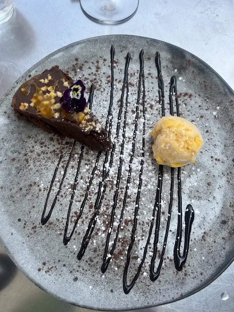 Le Zinc Lucie sur le quai_Pont-Croix_slider_image_3