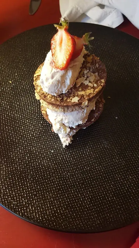 Rosemarie Moreno_La table de lou_Pont-Croix_review