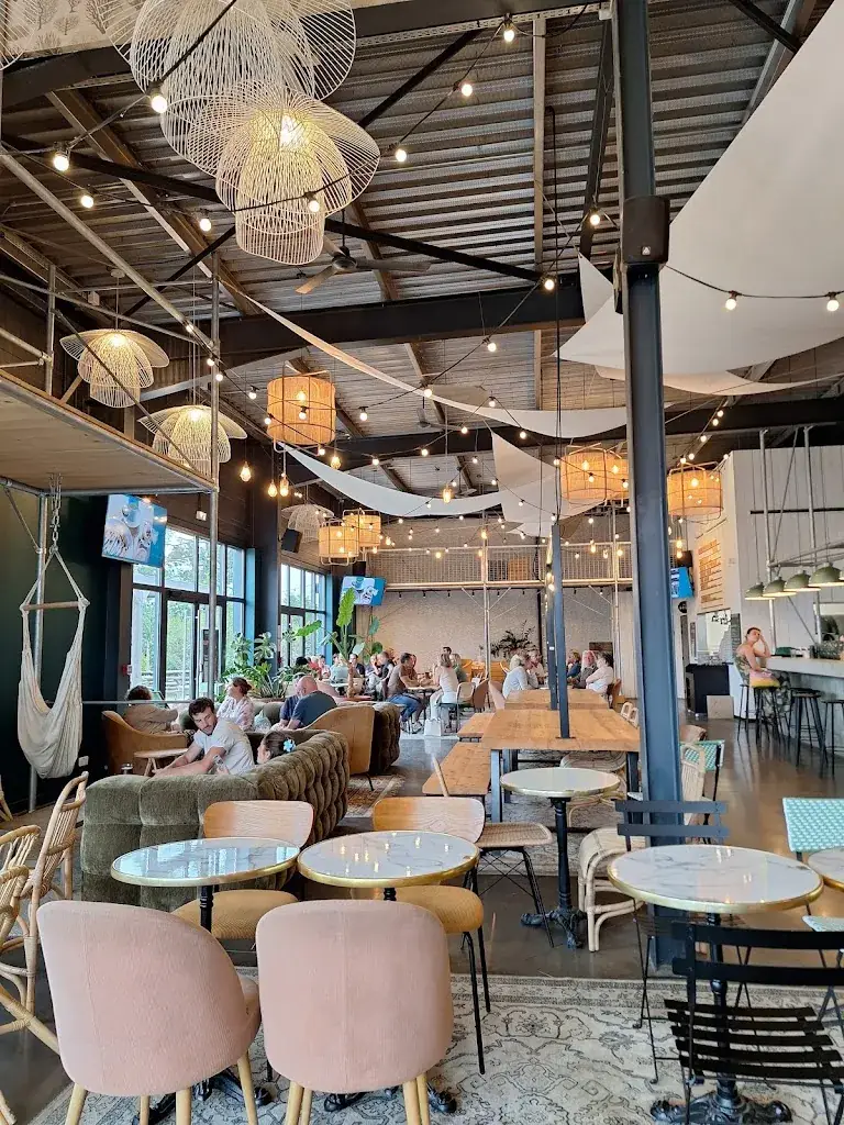 Christine L_IVRE MER_Belz_review