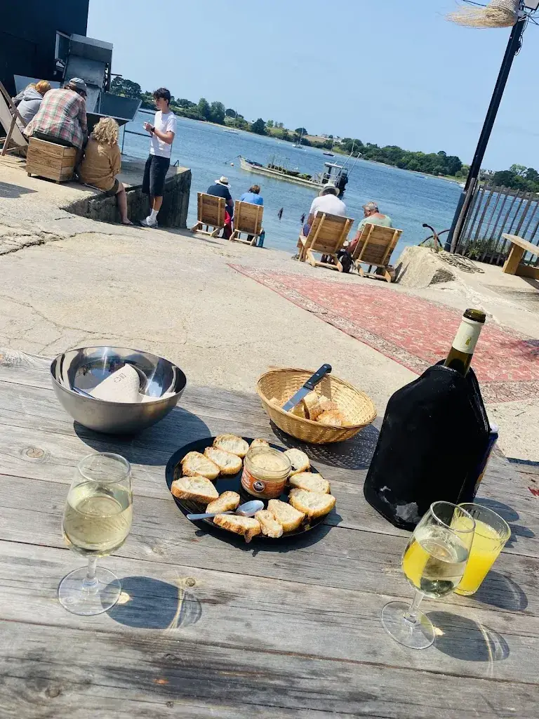 Marjolaine Veujoz_Bar à Huîtres Larmor Ostrea • Dégustation & Animation_Belz_review