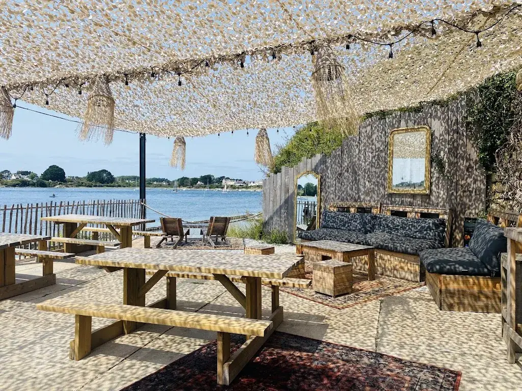 Bar à Huîtres Larmor Ostrea • Dégustation & Animation restaurant in Belz