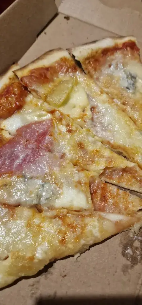 Patricialed56_La Tour de Pizz_Belz_review