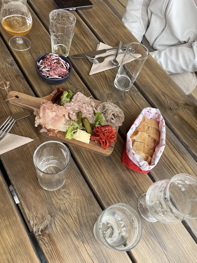 Ludivine Deniaud_Guinguette L’hameçon_Bains-sur-Oust_review