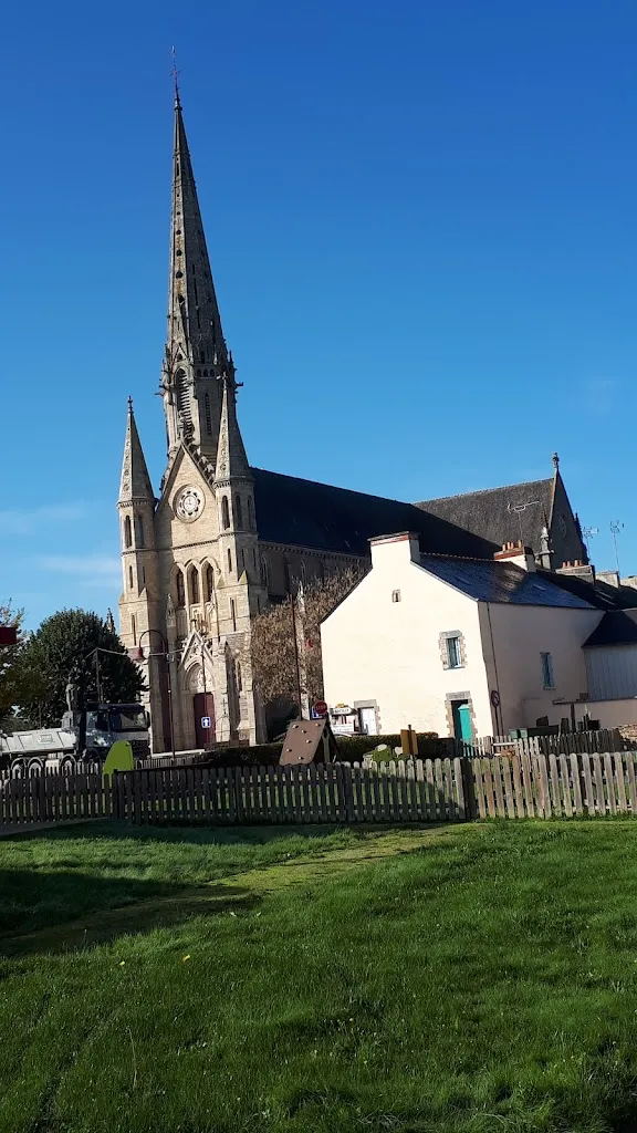 Le Central restaurant in Bains-sur-Oust