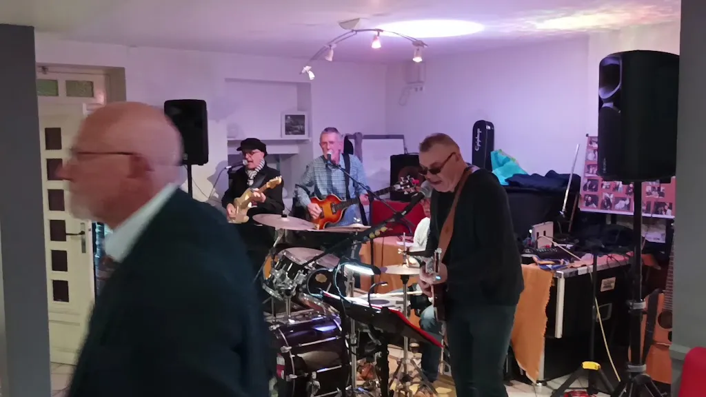 Le Central_Bains-sur-Oust_slider_image_2