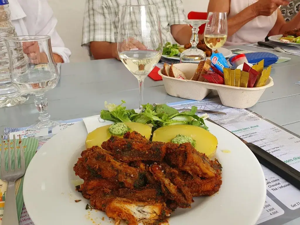 Gilbert Roger_La Paillote du Pont - Restaurant saisonnier ouvert du 1ᵉʳ mai au 30 septembre_Sainte-Marie_review