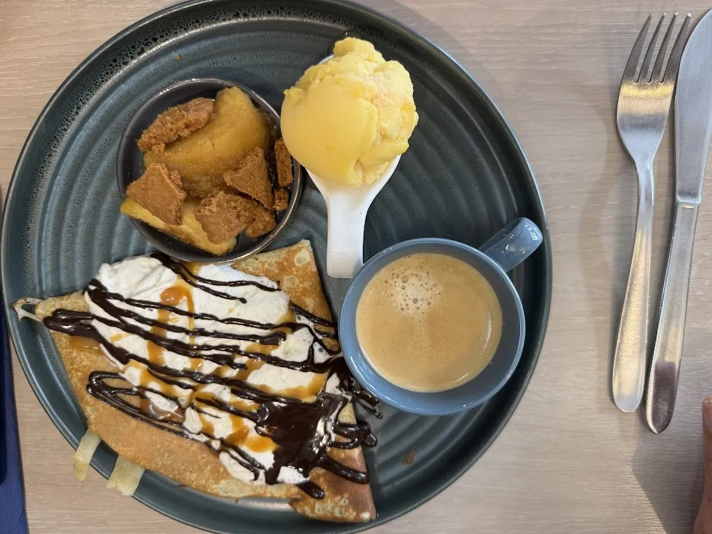 Petra Machacek_CRÊPERIE BILLIG BAR_Redon_review