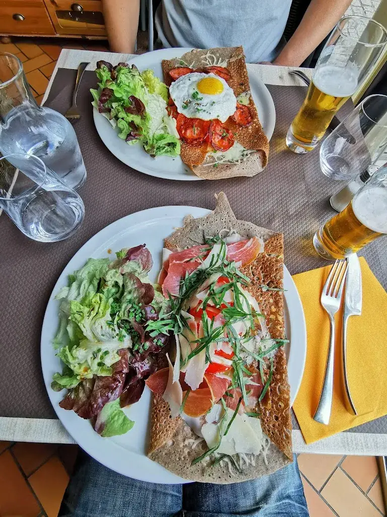 Samantha Chapman_Crêperie Au Cottage_Bourg-des-Comptes_avis