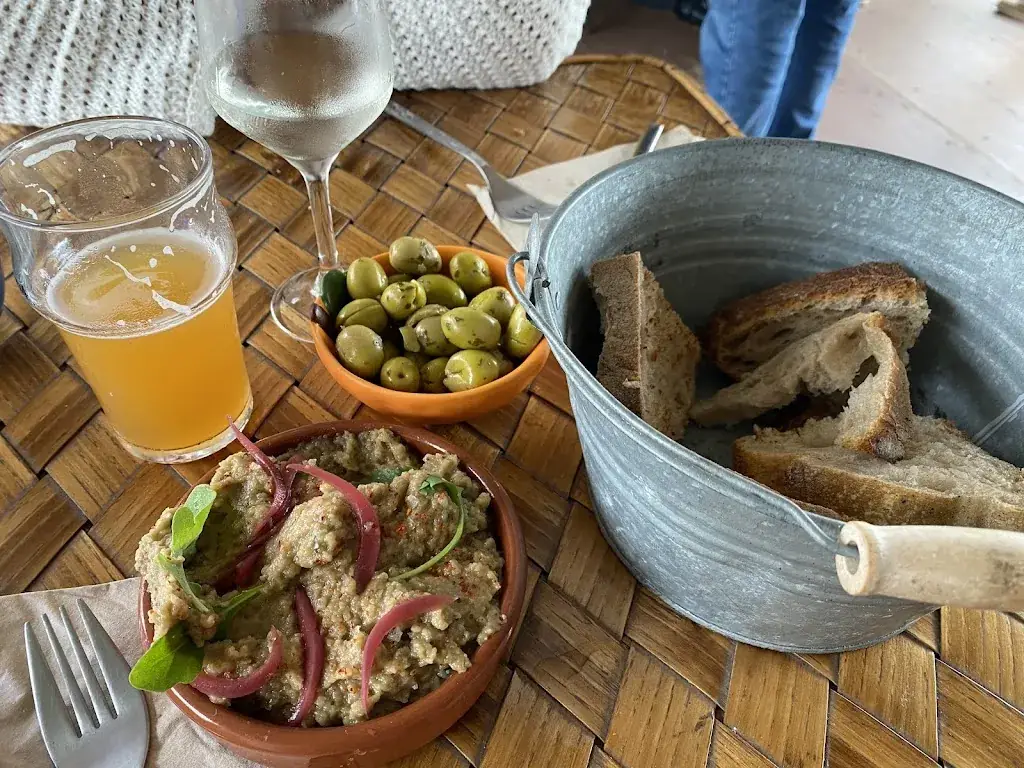 Geoff Bolam_Belle-Amie, la petite soeur_Bourg_review