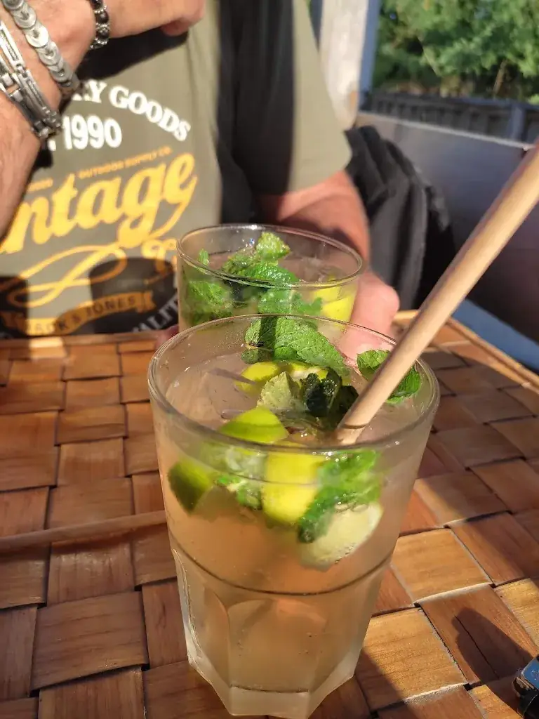 Valérie Rondeau_Belle-Amie, la petite soeur_Bourg_review