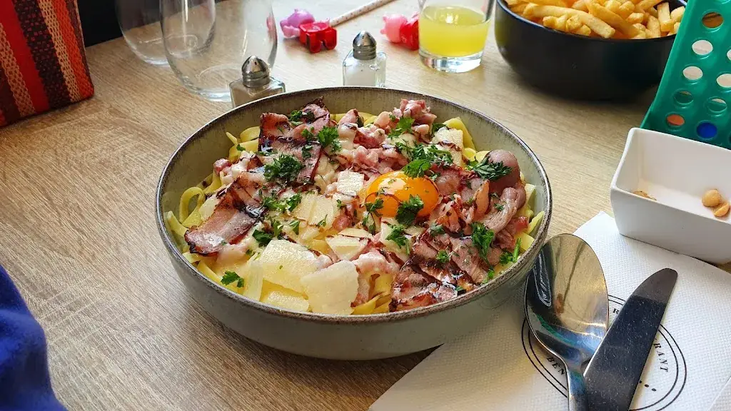 Timothy Sayer_La Pause_Bénodet_review