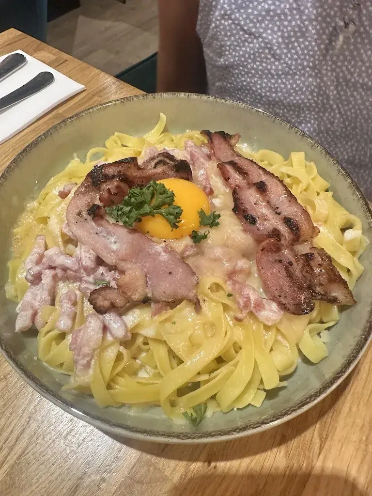 Eva S_La Pause_Bénodet_review