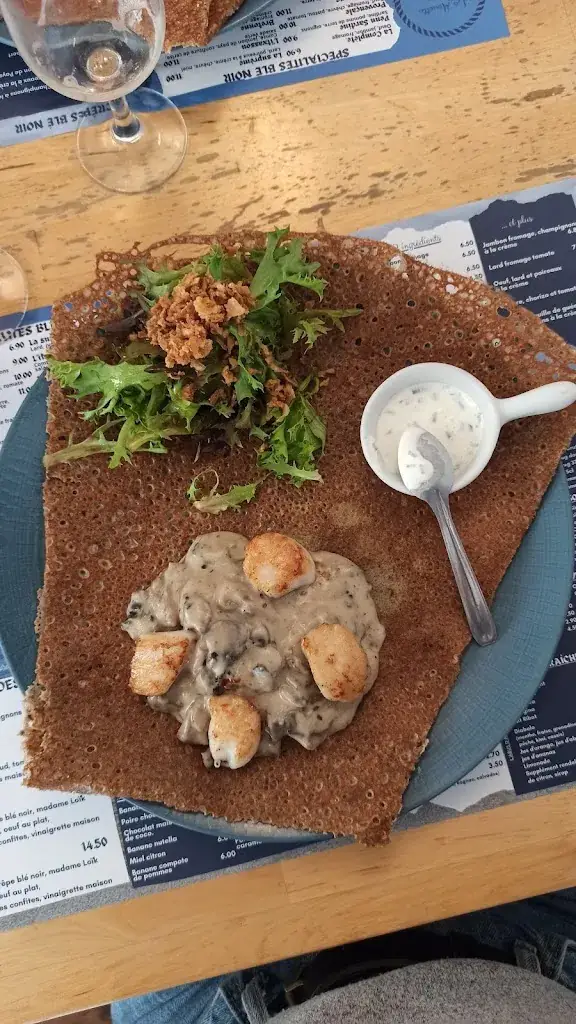 Morgane Baud (JustMeMorgane)_La Mouette Rieuse_Bénodet_review