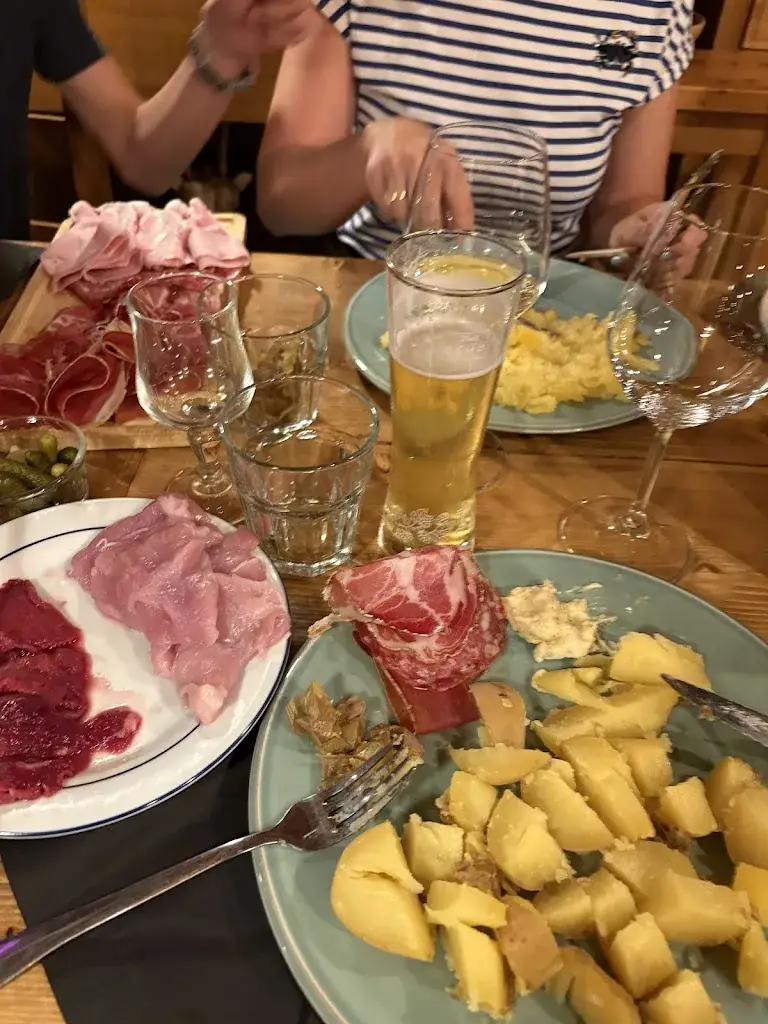 Erwin Vendeville_Les Pivottes_Bellevaux_review