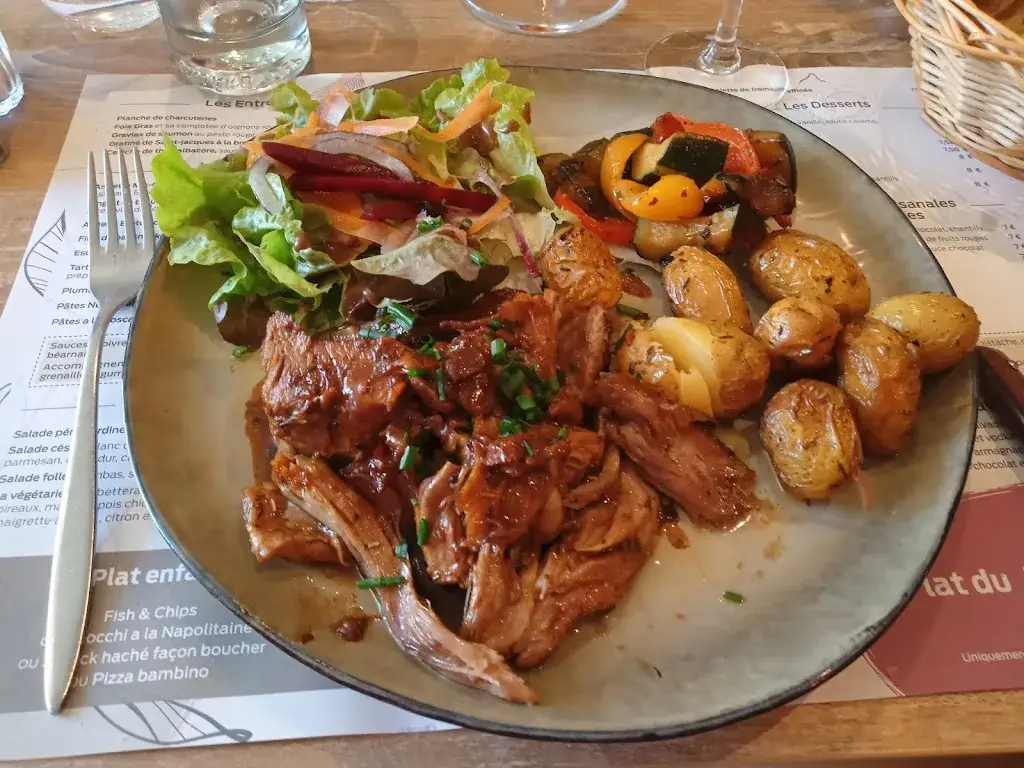 Liz Oakley_L'hypothèse_Combourg_review