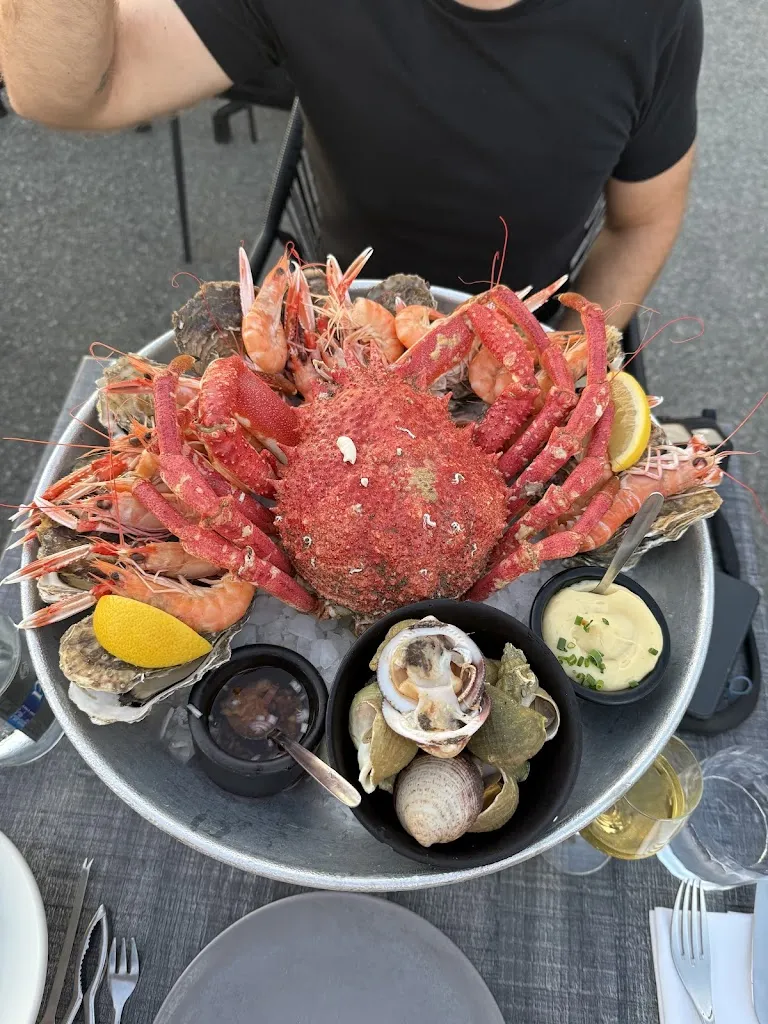 Pelin Göral Akbaş_L'Amiral Saint-Malo_Saint-Malo_review