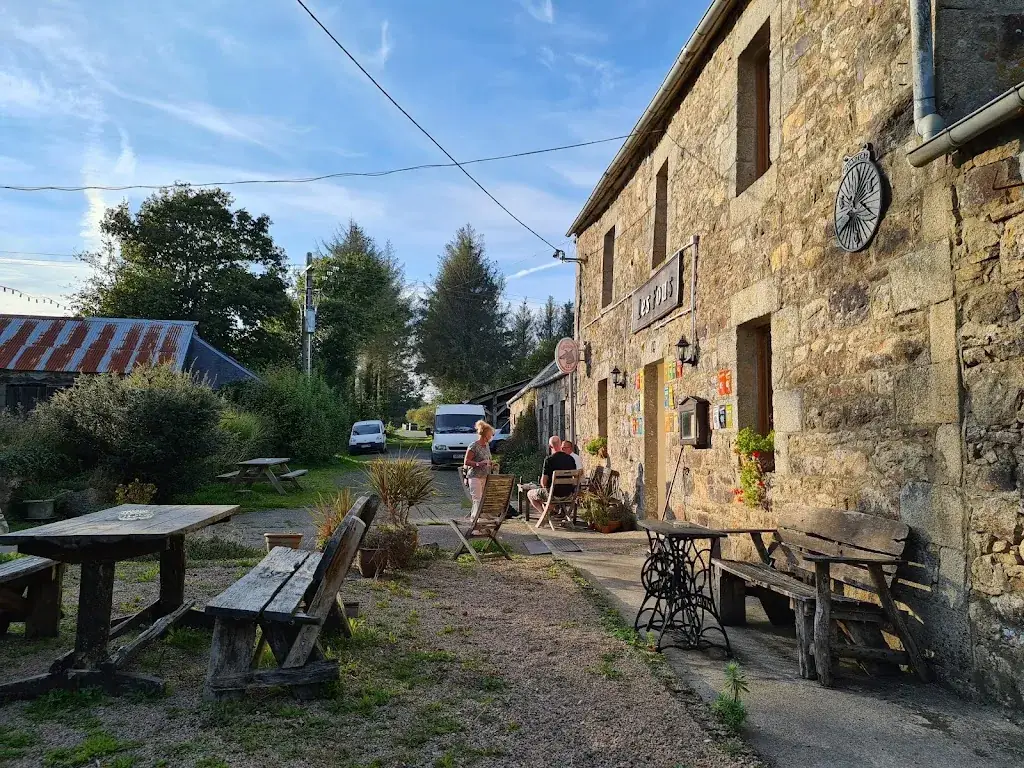 steve corcoran_Les Fous_Carnoët_review