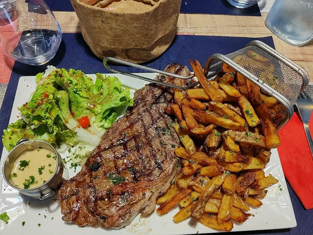 Le Chasne Restau/Bar/Cave/CBDshop_Chasné-sur-Illet_slider_image_2