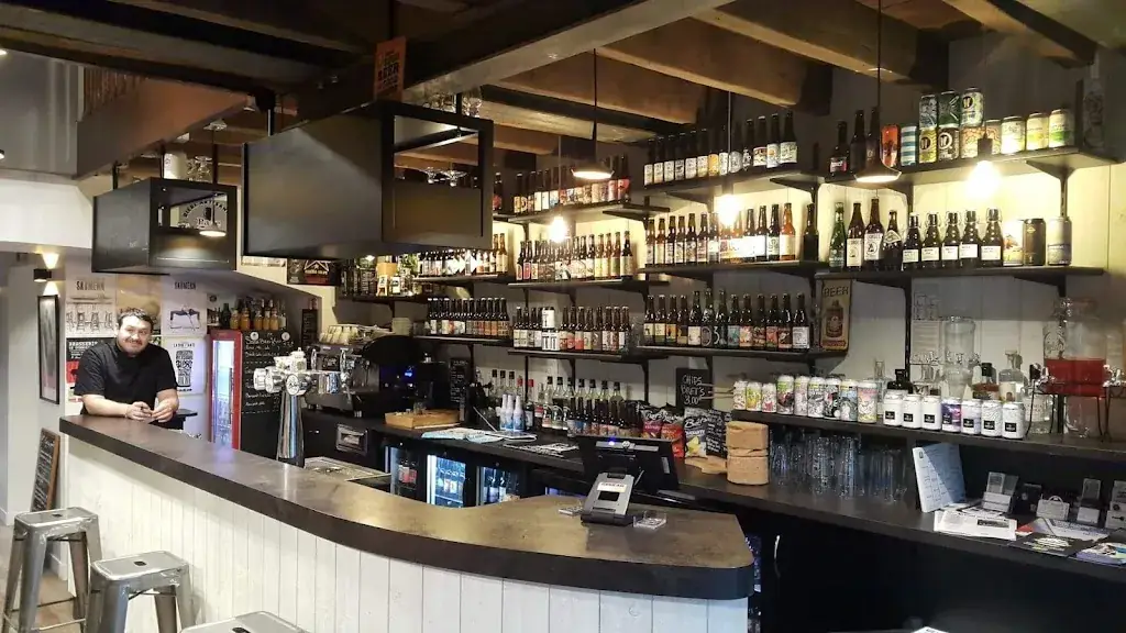 Le Chasne Restau/Bar/Cave/CBDshop_Chasné-sur-Illet_slider_image_3