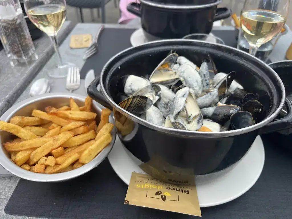 andrew owen_Le Petit Relais_Carantec_review