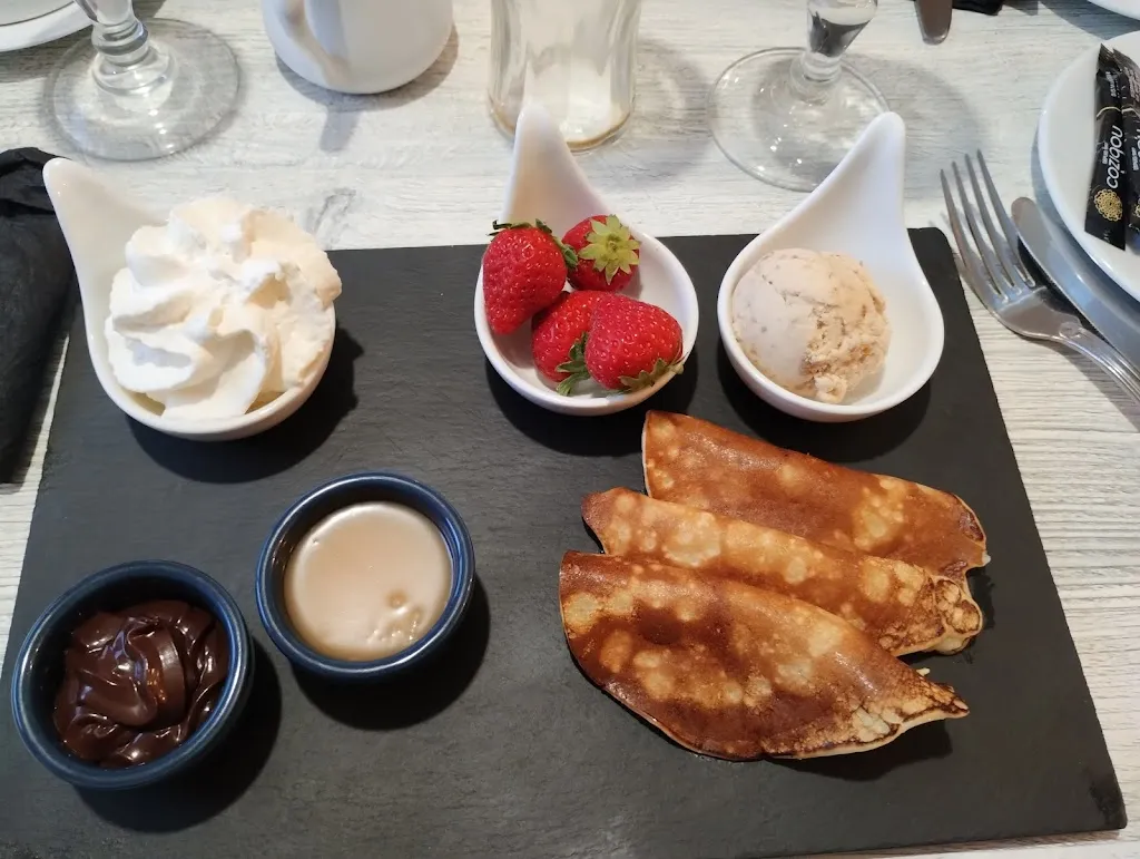 Peter Dyer_La Chaise du Curé_Carantec_review