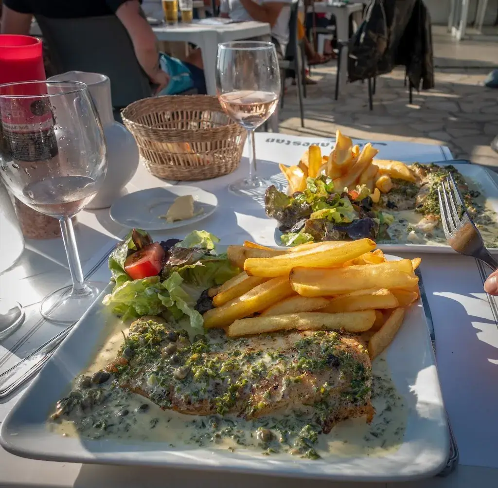 andrew lievesley_Le Cabestan_Carantec_review