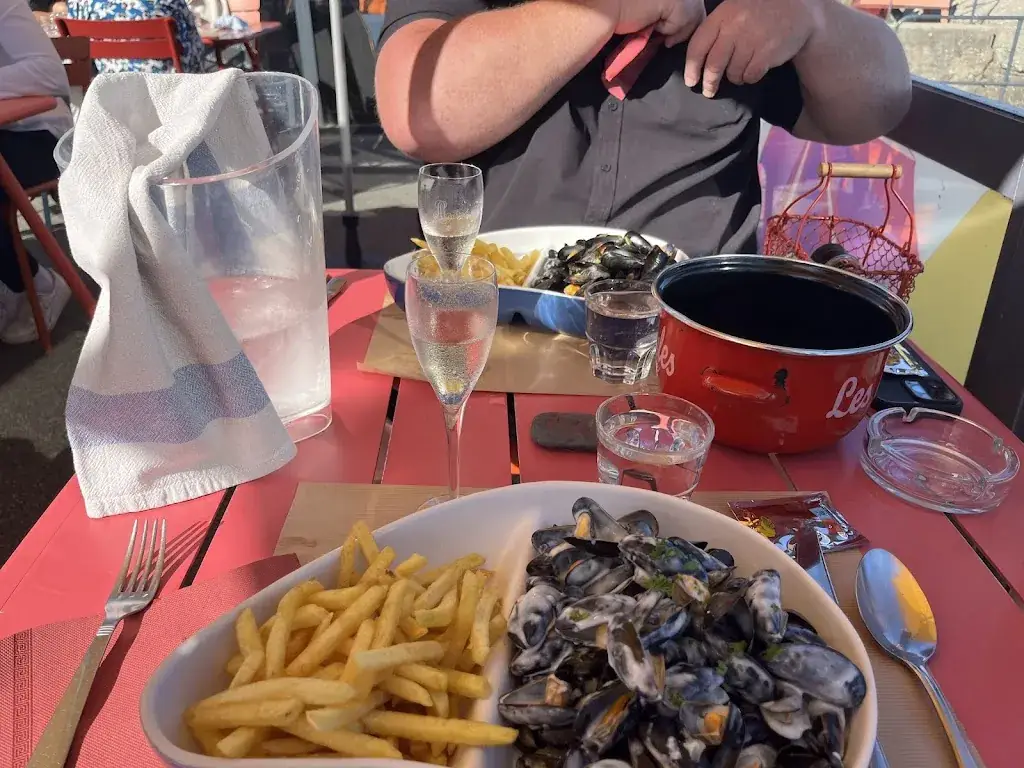 Craig Larson_Paradiso Plage (chez les filles)_Carantec_review