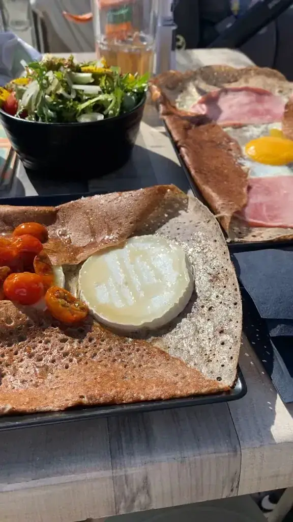 Chez Germaine_Camaret-sur-Mer_slider_image_2