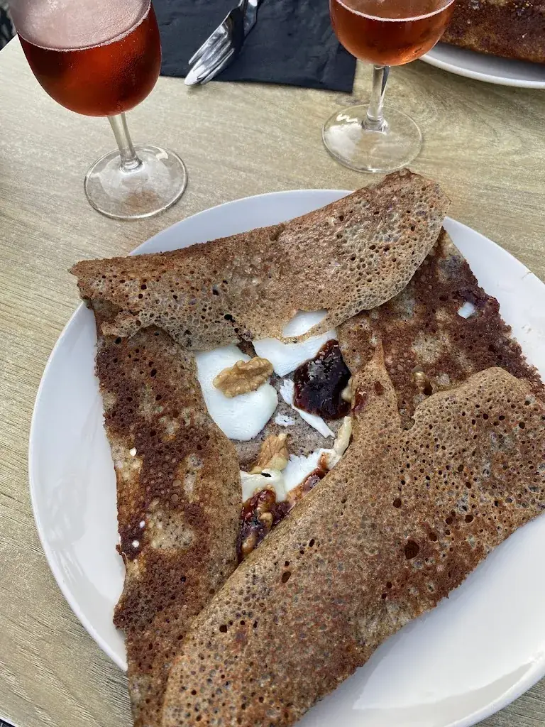 Amy_Crêperie de la Marine_Camaret-sur-Mer_review