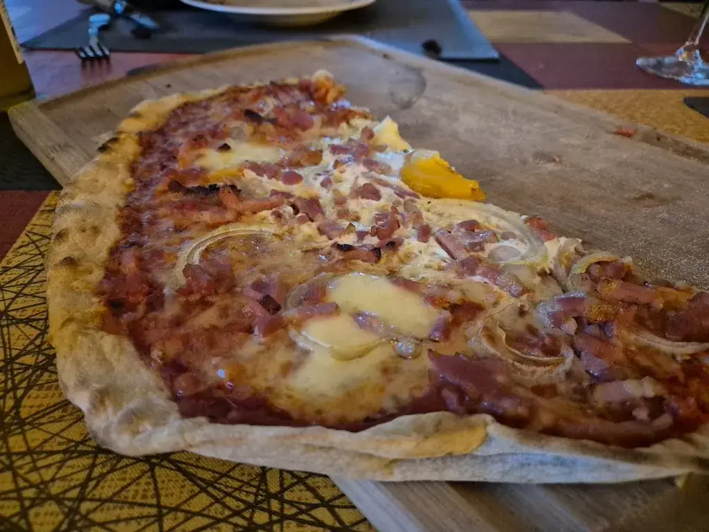 Pierre et Dom_Pizza By BoBo_Bessenay_review