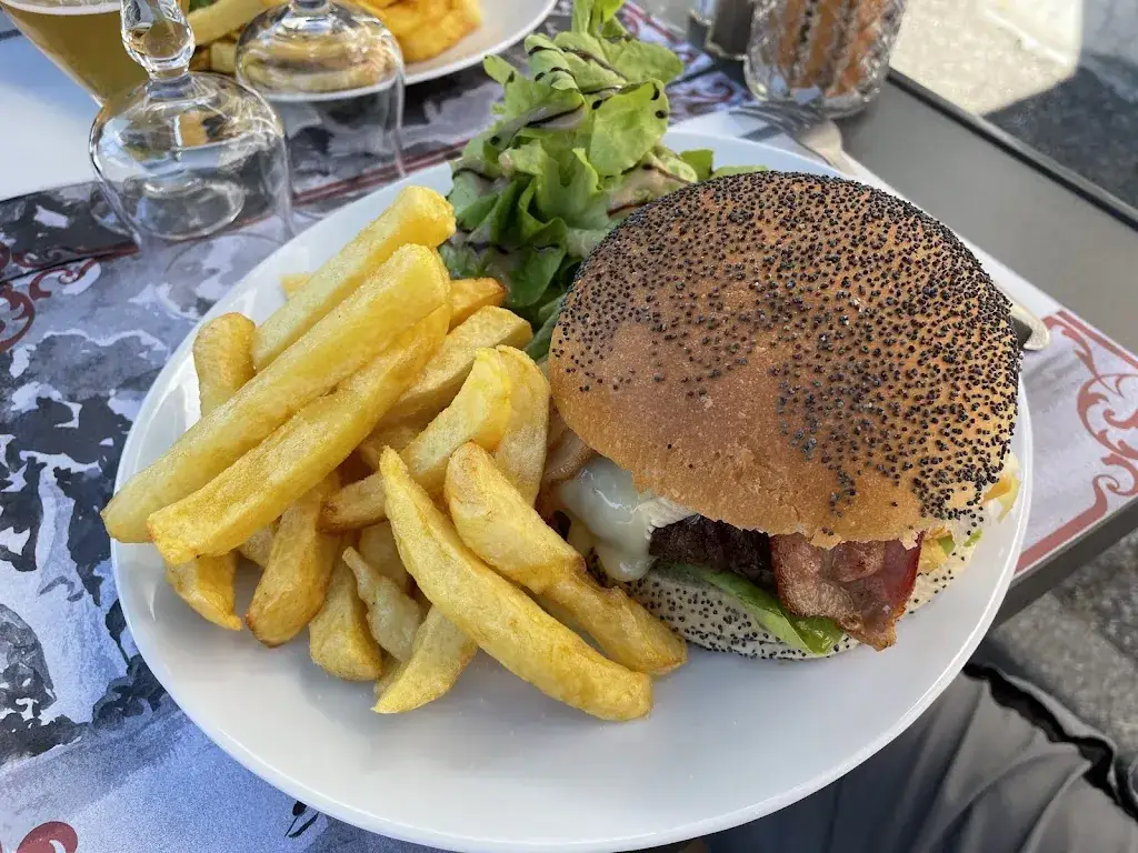 Room's Drôme -Ardéche_Bar restaurant des halles Bioloises_Biol_reseña