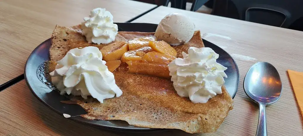 Marie Langouet_Bar à crêpes Awena_Bruz_review